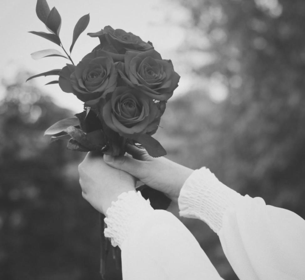 Professional floristry arrangement demonstration showing seasonal flowers and advanced techniques